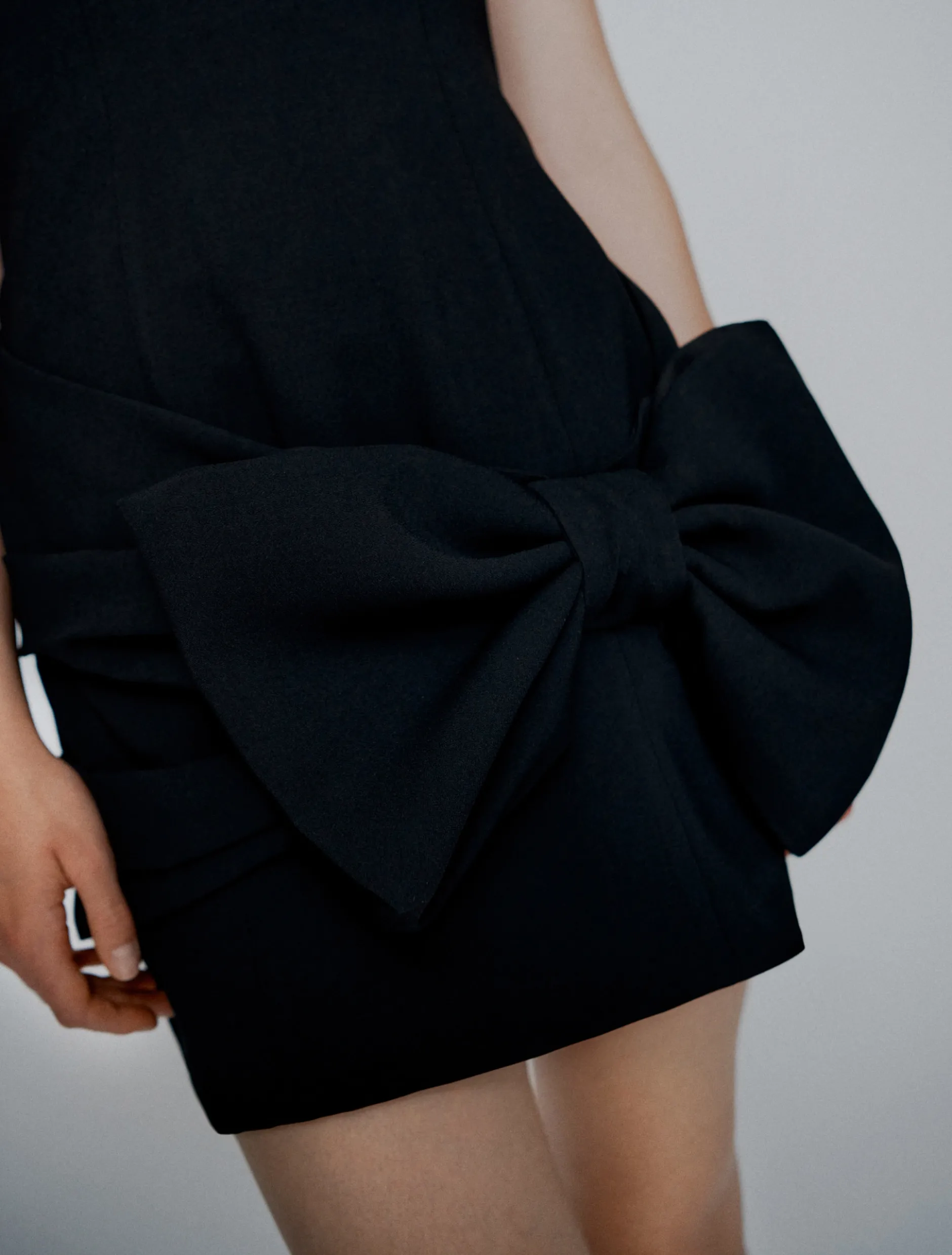Abito bustier in envers satin con fiocco - NERO