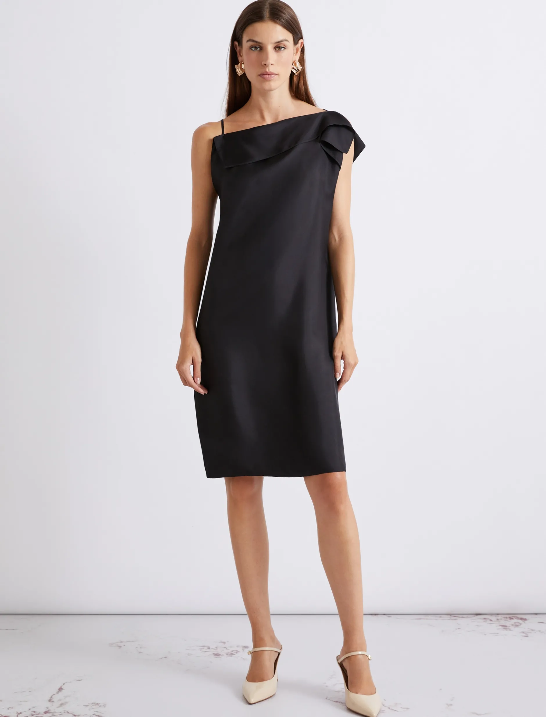Abito in twill di seta con scollo asimmetrico - NERO