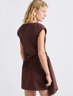 Abito midi mini con drappeggio - MARRONE
