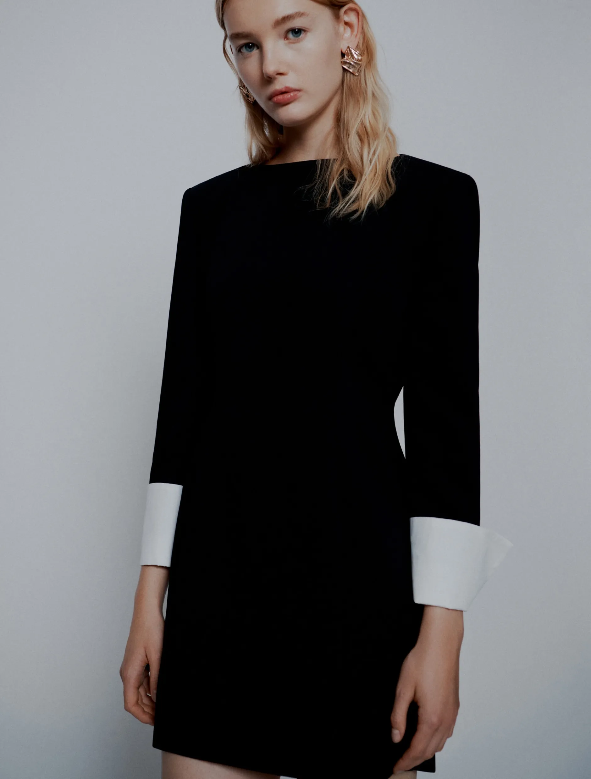 Abito sagomato in envers satin - NERO