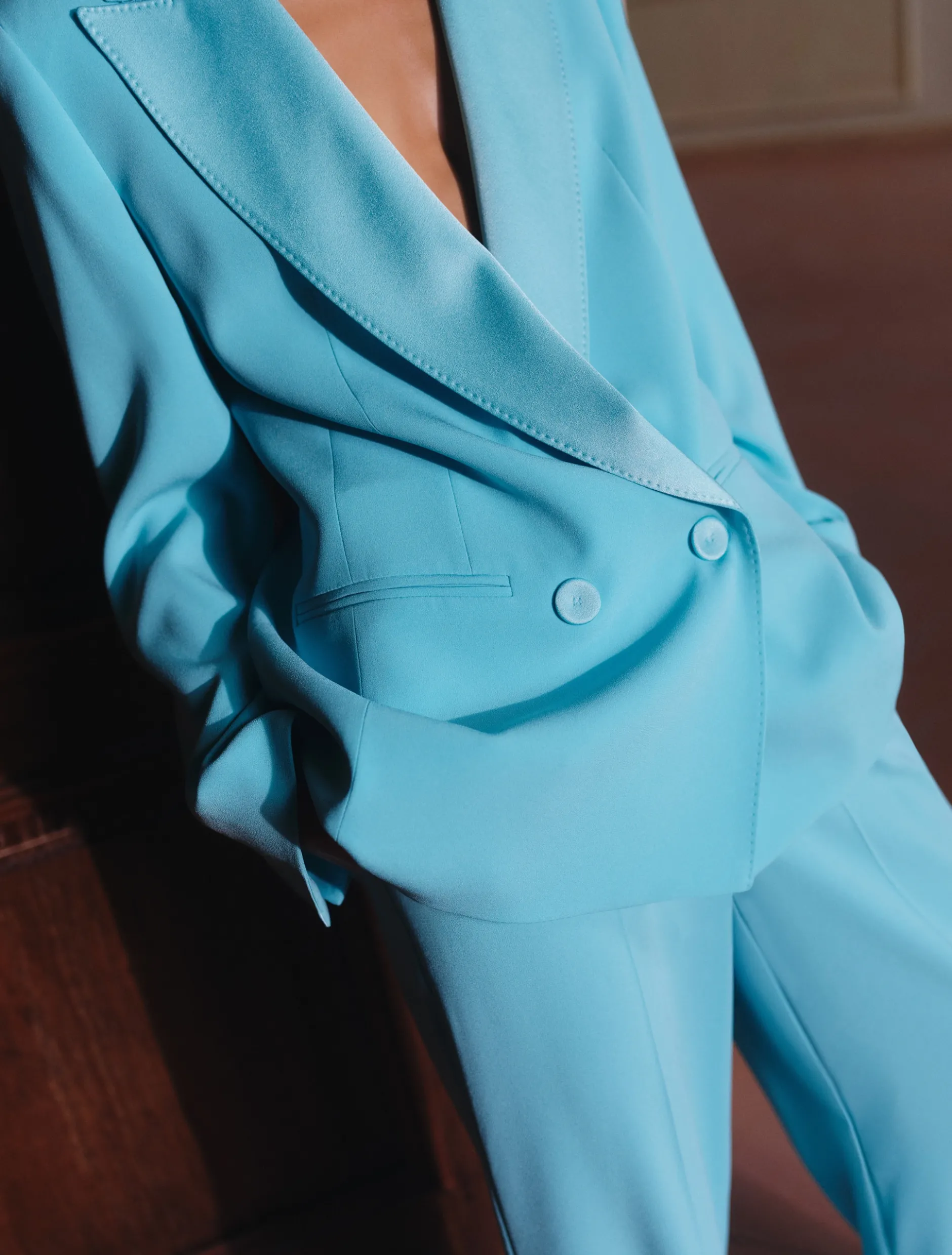 Blazer in envers satin con cintura - ACQUAMARINA