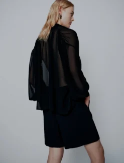 Blusa con nastro in georgette crêpe - NERO