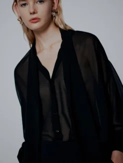 Blusa con nastro in georgette crêpe - NERO