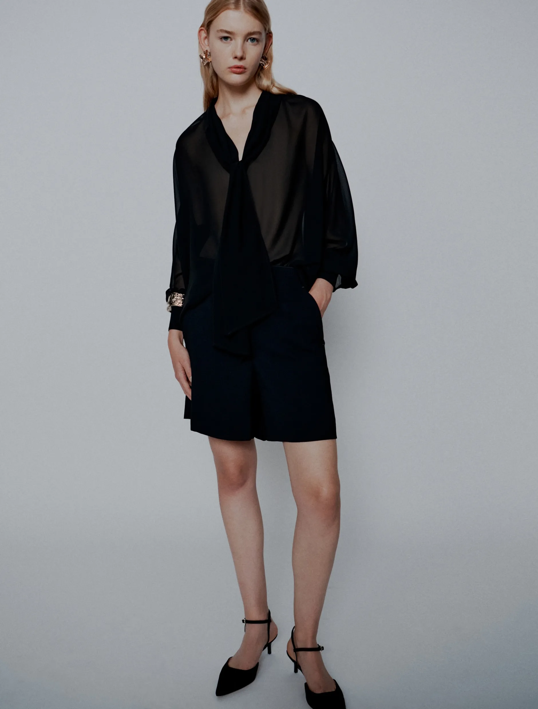 Blusa con nastro in georgette crêpe - NERO