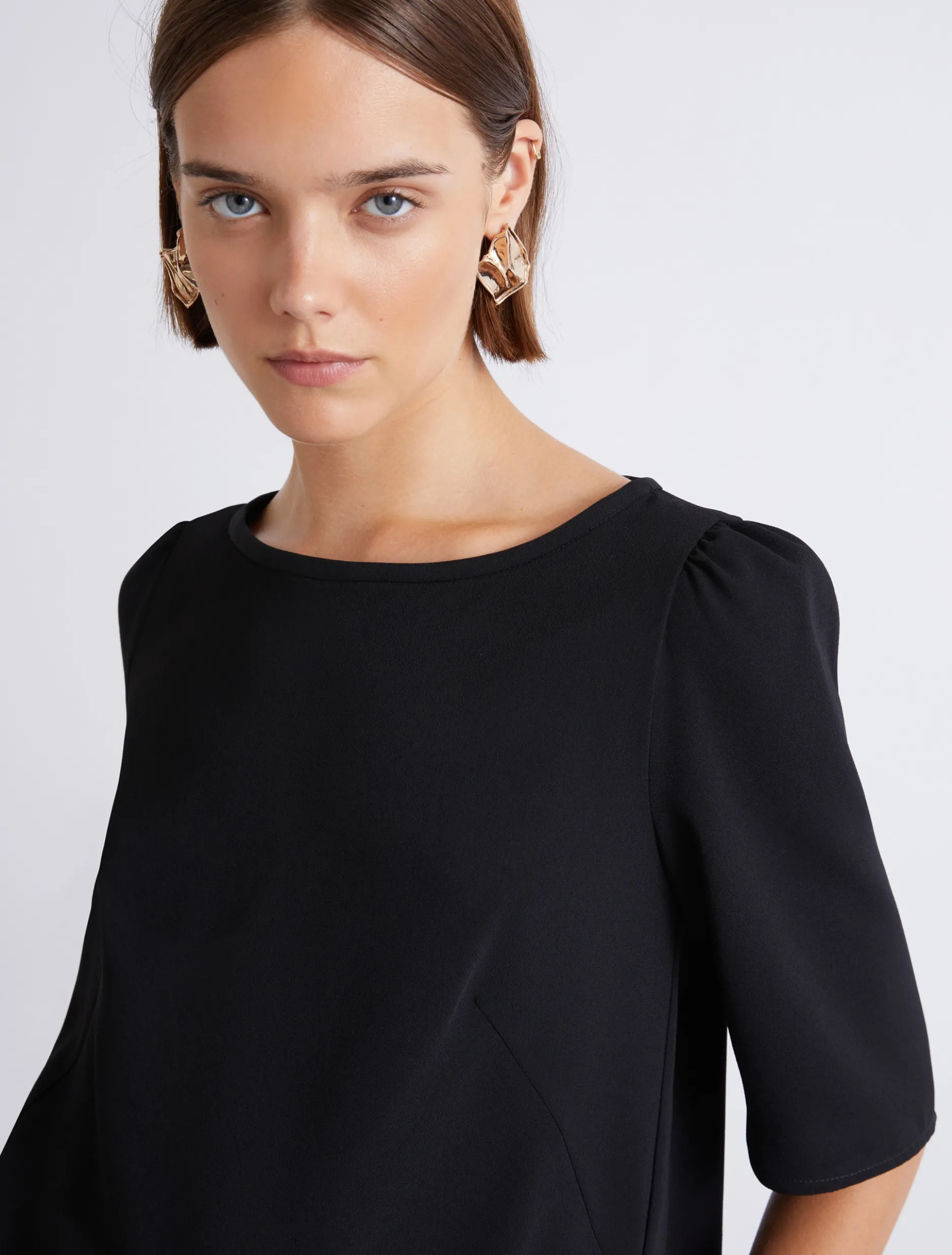 Blusa in envers satin con manica corta - NERO