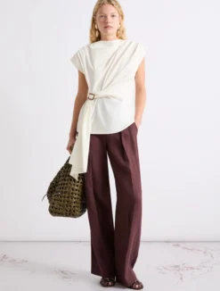 Blusa smanicata con drappeggio - BIANCO