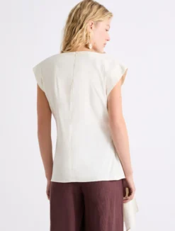 Blusa smanicata con drappeggio - BIANCO