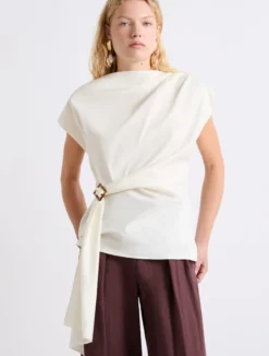 Blusa smanicata con drappeggio - BIANCO