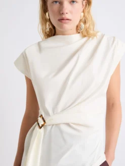 Blusa smanicata con drappeggio - BIANCO