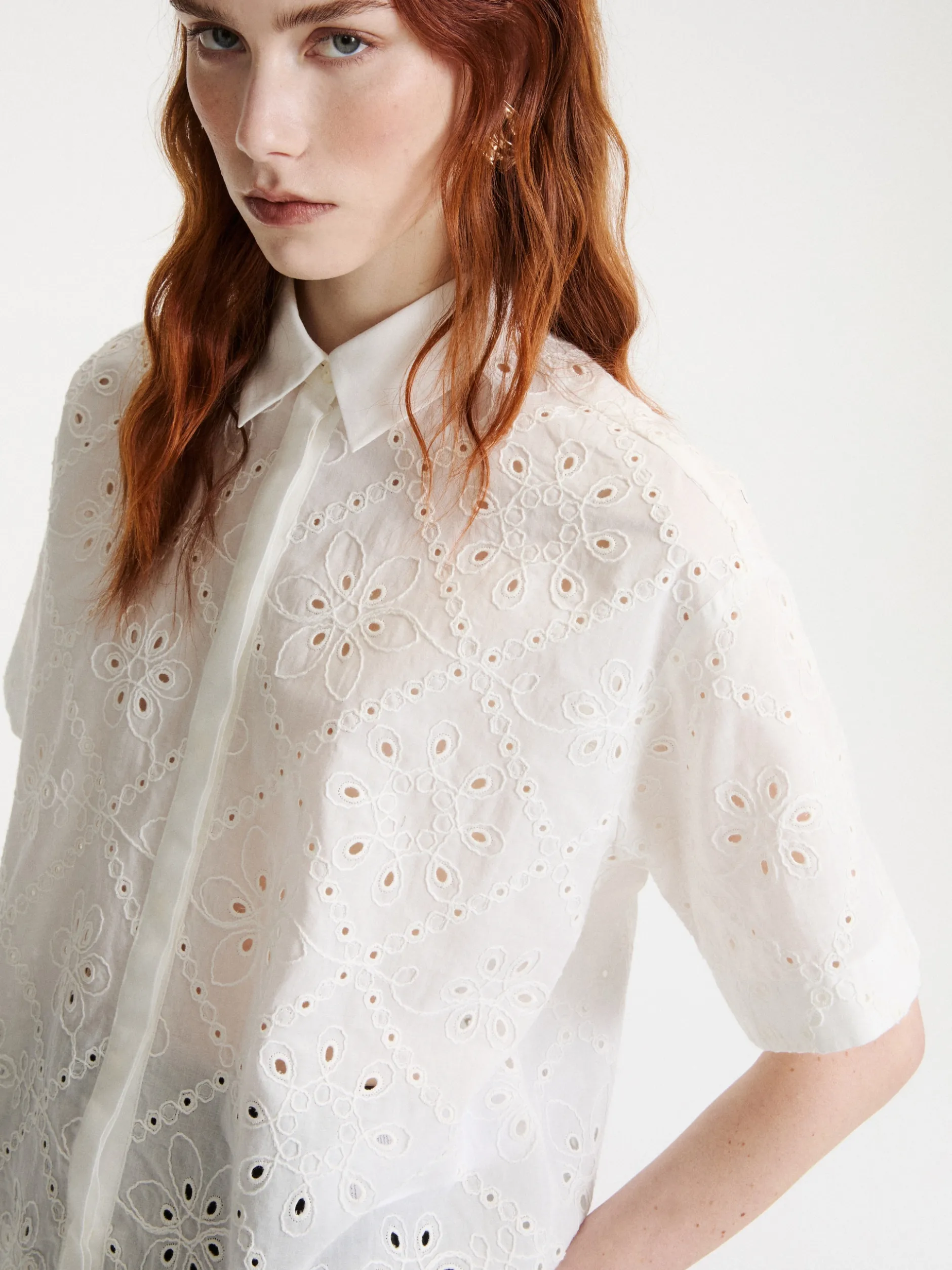 Camicia boxy in mussola ricamata - BIANCO
