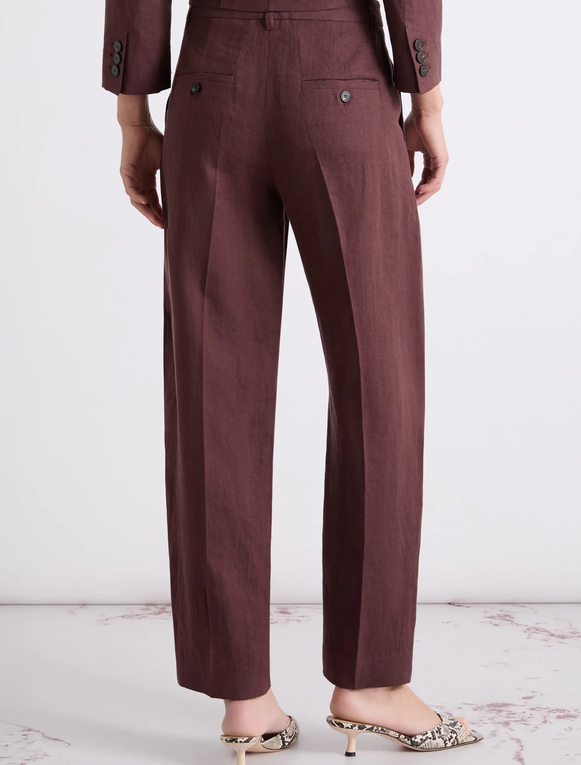 Chino in tela di lino - MARRONE