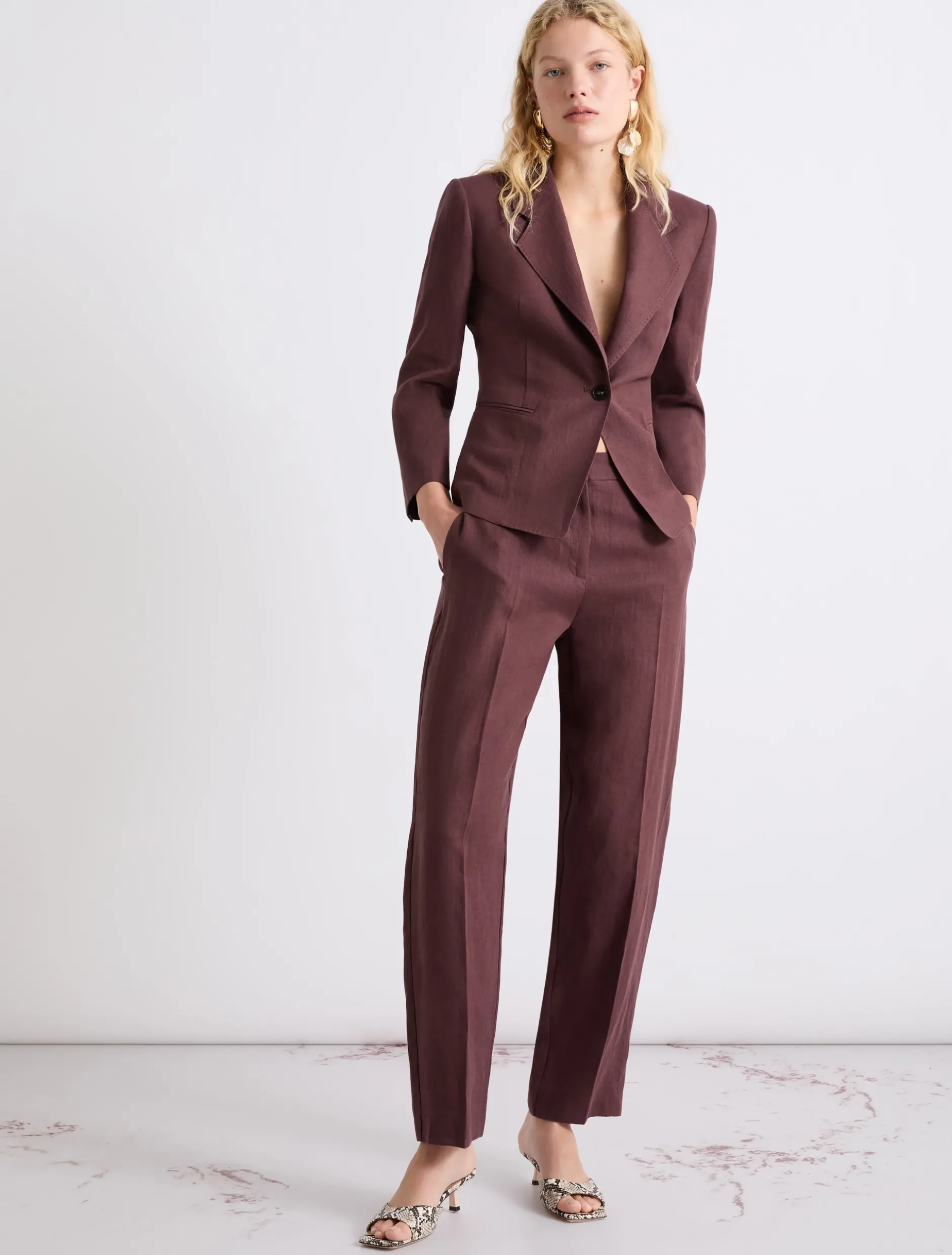 Chino in tela di lino - MARRONE