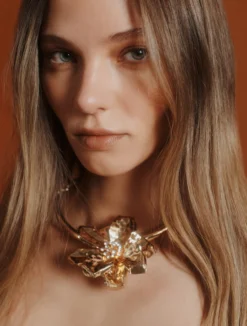 Collana girocollo con fiore - ORO