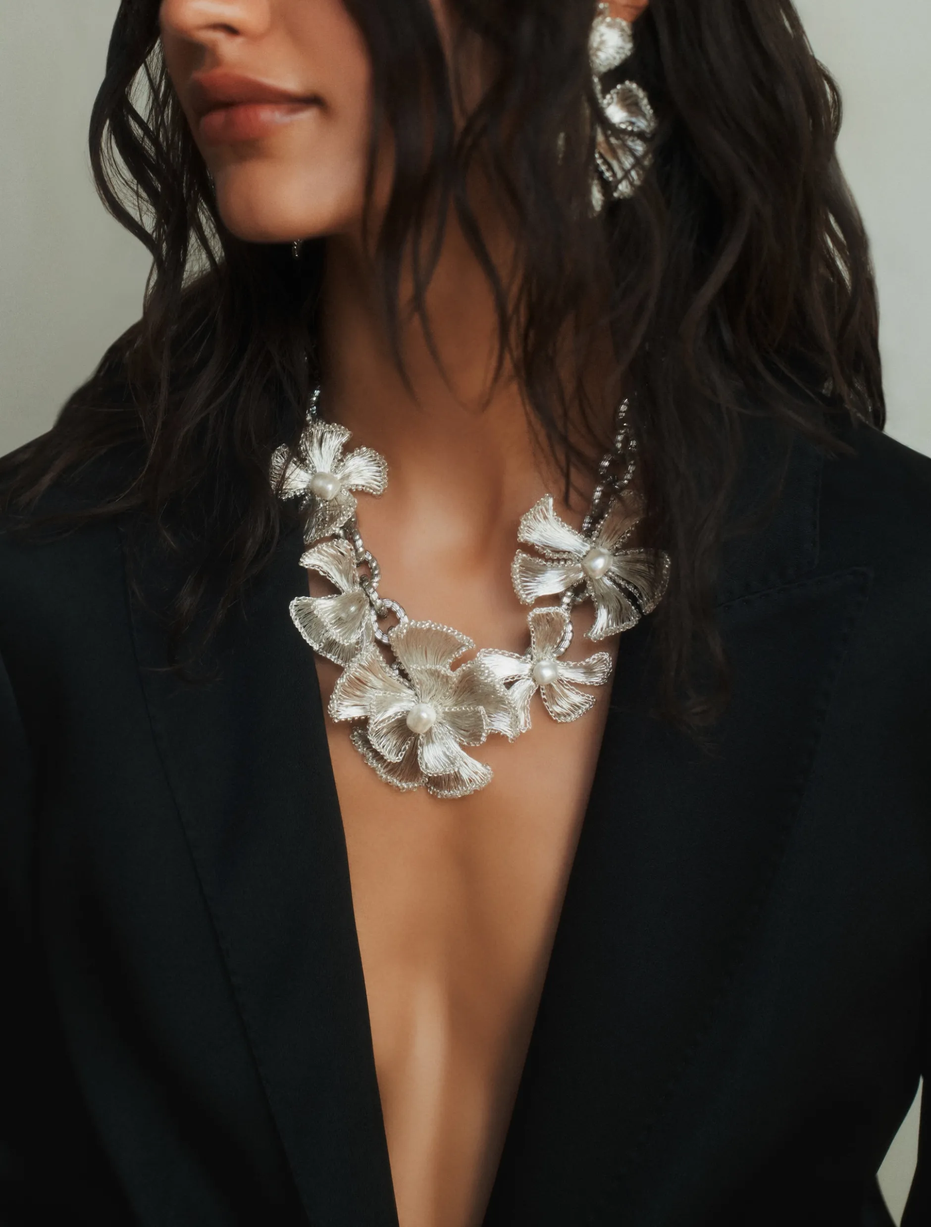 Collana girocollo con fiori crochet - ARGENTO