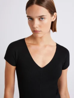 Maglia a costine in viscosa - NERO