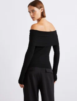 Maglia con scollo ad anello in viscosa - NERO