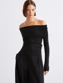 Maglia con scollo ad anello in viscosa - NERO