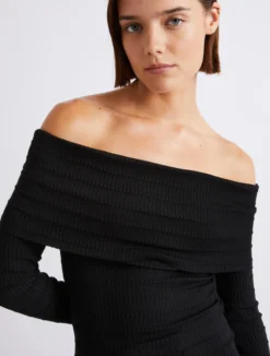 Maglia con scollo ad anello in viscosa - NERO