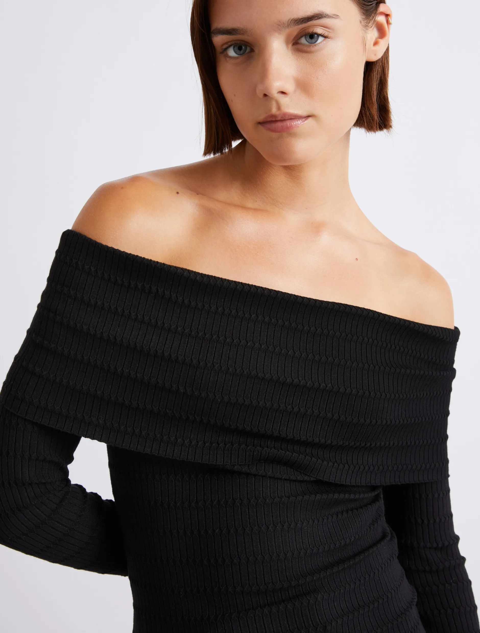Maglia con scollo ad anello in viscosa - NERO