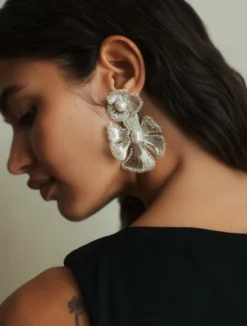 Orecchini con fiori crochet in metallo - ARGENTO