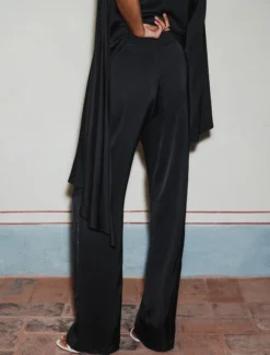 Pantalone ampio in raso stretch - NERO
