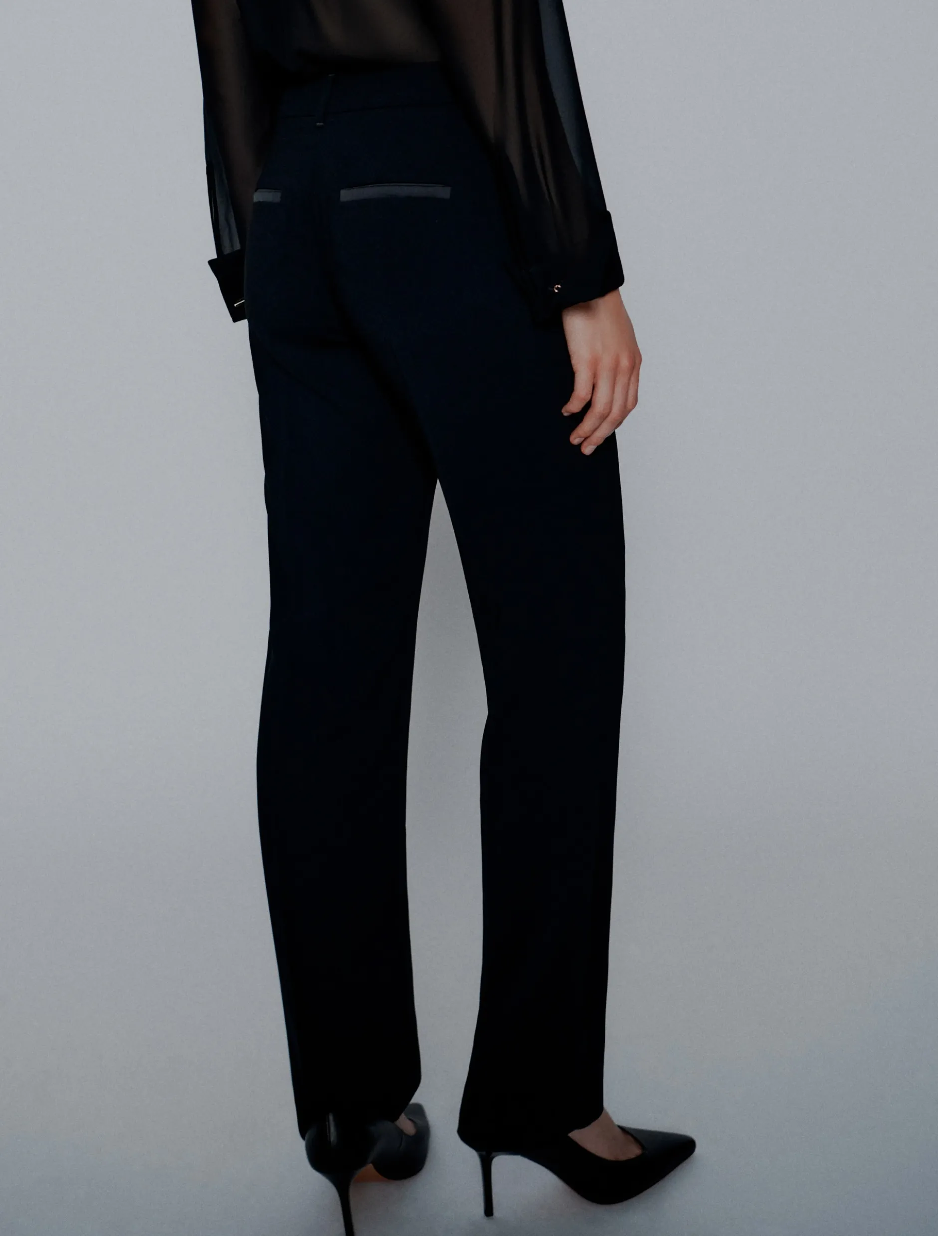 Pantalone dritto con cintura - NERO