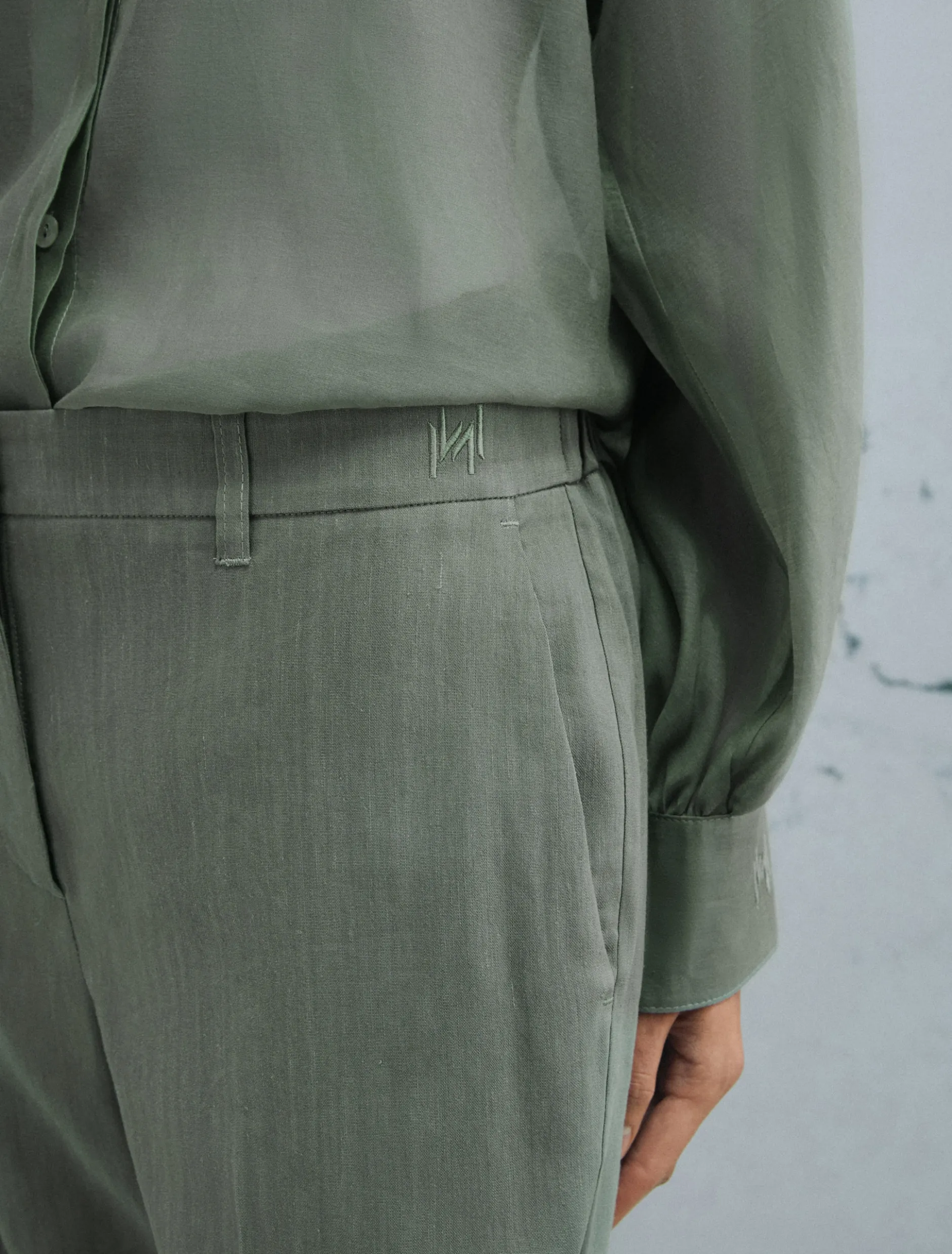 Pantalone in viscosa e lino stretch - VERDE