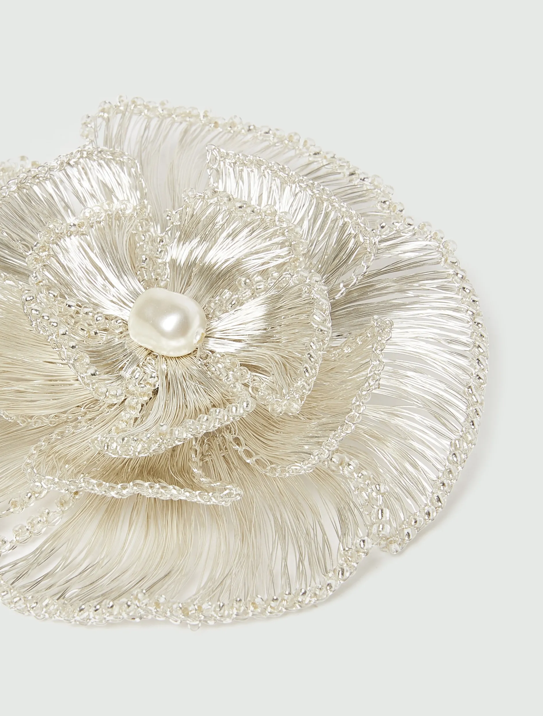 Spilla con fiore e perline - ARGENTO
