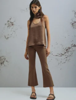 Top con fiore abbinato - MARRONE