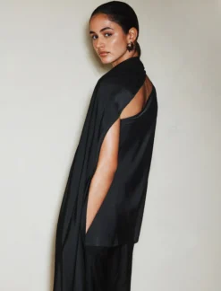 Top monospalla in satin - NERO