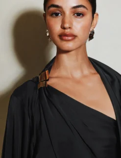 Top monospalla in satin - NERO