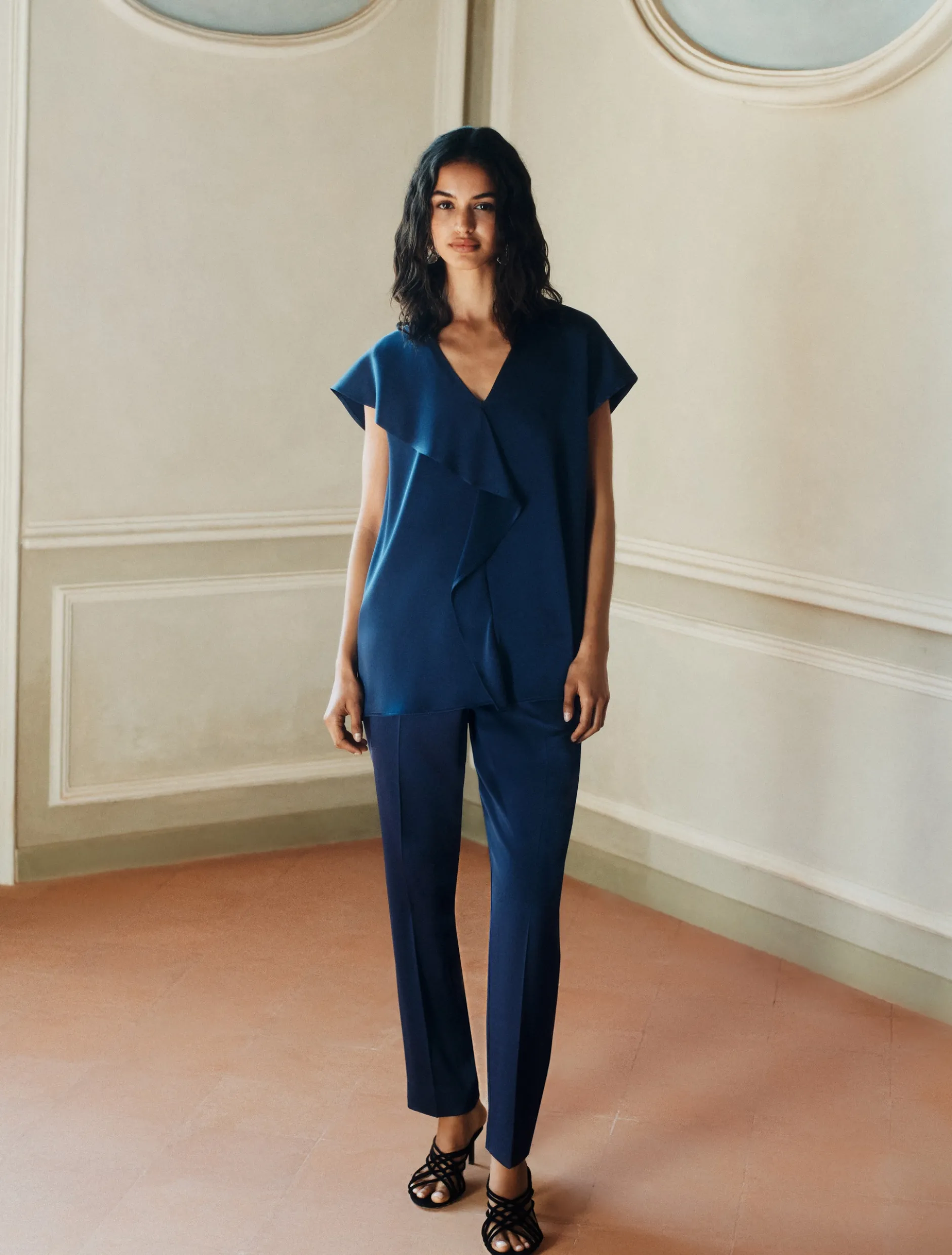 Top smanicato con volant - BLU