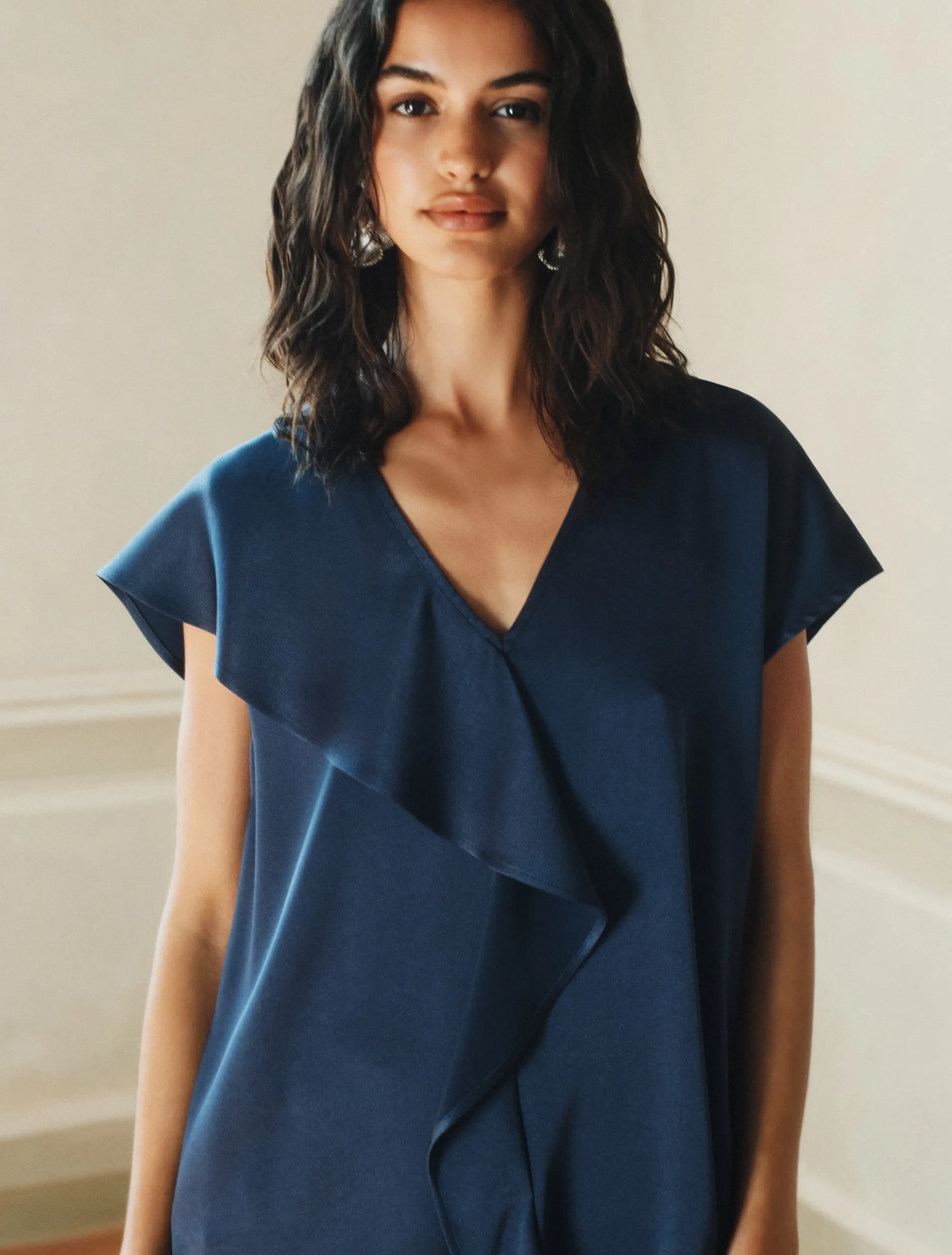 Top smanicato con volant - BLU