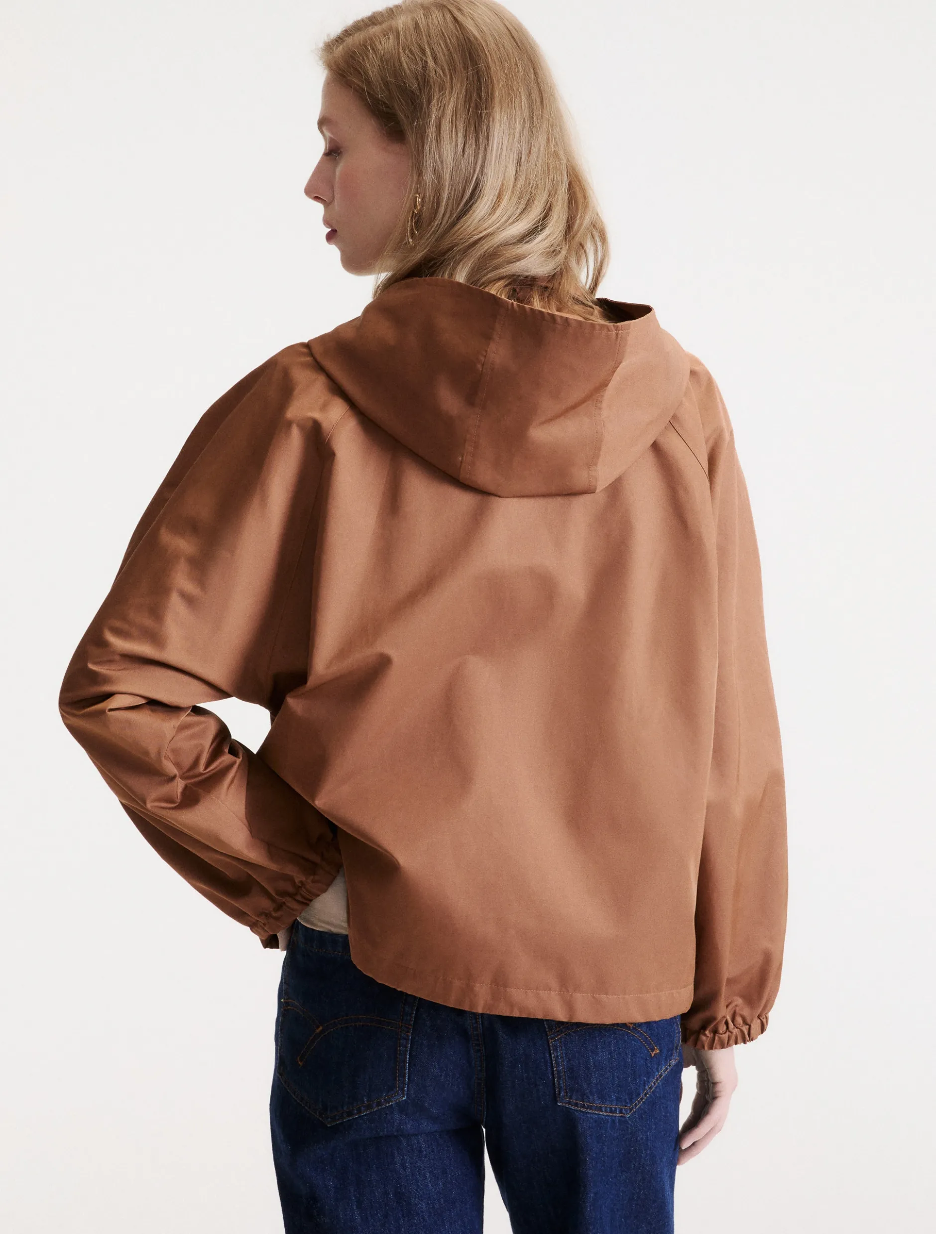 Trench corto in cotone antigoccia - TABACCO