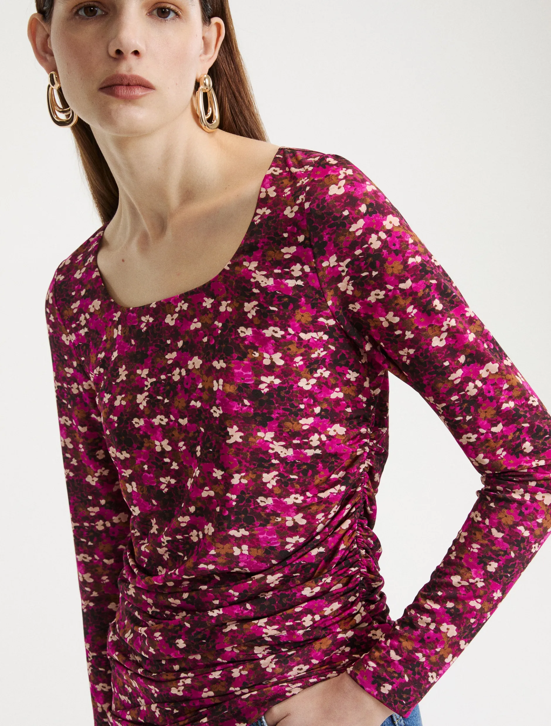 T-shirt con arricio sui fianchi - FUXIA
