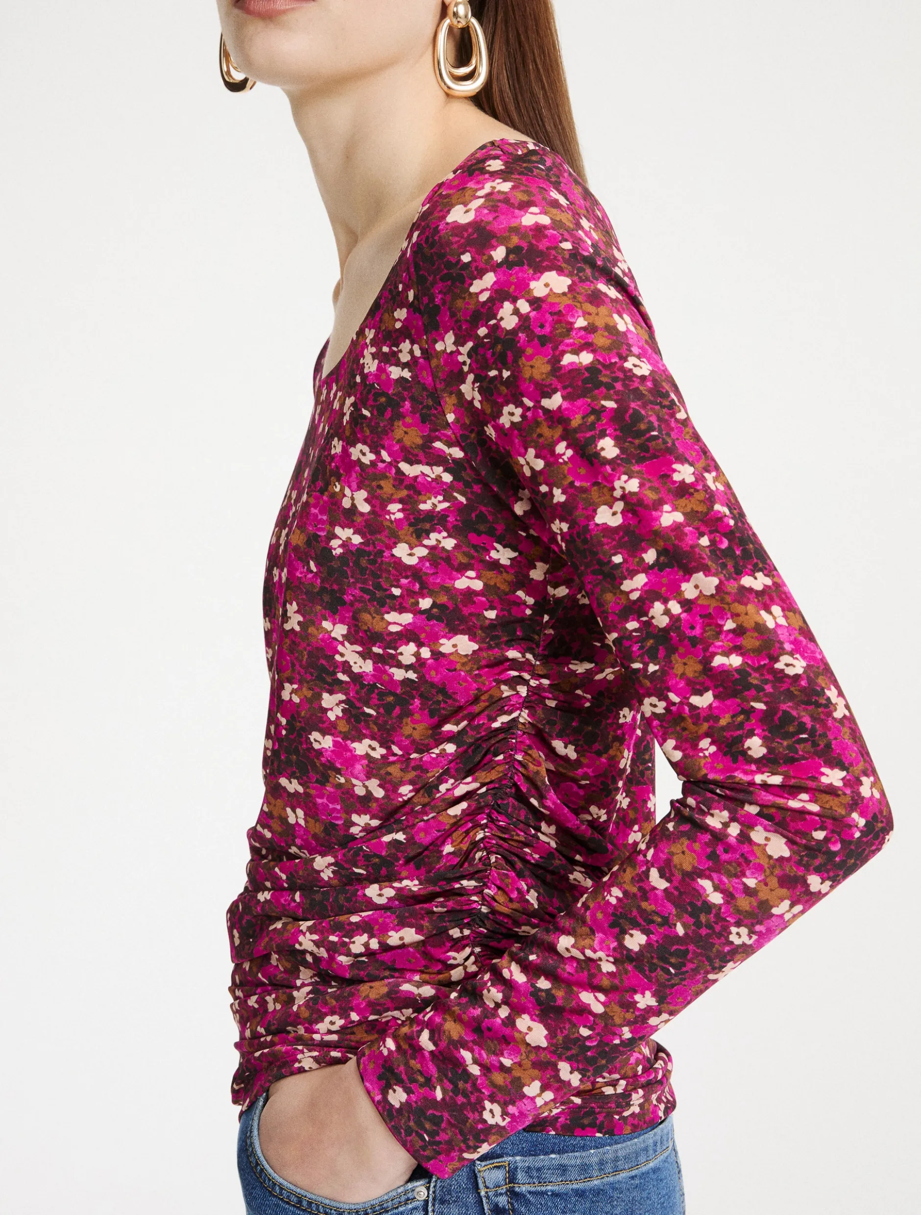 T-shirt con arricio sui fianchi - FUXIA